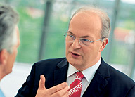 Foto: Oberb&uuml;rgermeister Thomas Hunsteger-Petermann im Gespr&auml;ch