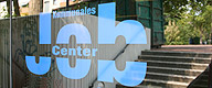 Foto: Das Logo des Jobcenter auf der gl&auml;sernen Eingangst&uuml;r zum Jobcenter Hamm