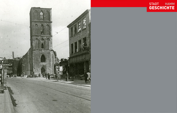 Blick aus der Weststraße zur kriegszerstörten Pauluskirche, um 1946 (rechts) 