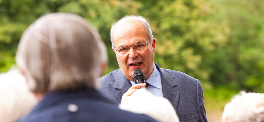 <h2>Überzeugend</h2><h5>Für Projekte begeistern</h5>