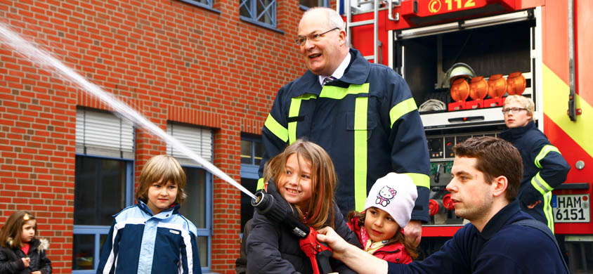 <h2>Besuch bei der Feuerwehr</h2><h5>Erfolgreiche Premiere der OBesichtigt-Tour für Kinder</h5>