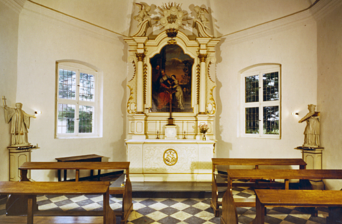 Innenraum der St.-Annen-Kapelle mit Altar, 1990er-Jahre