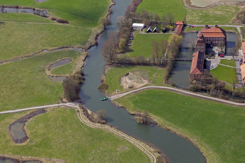 Das Luftbild zeigt die Lippefähre an Schloss Oberwerries