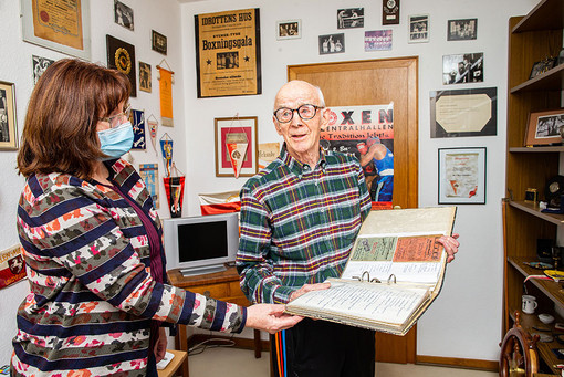 Leiterin des Stadtarchivs Ute Knopp und Horst Johannpeter