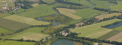 Das Bild zeigt ein Luftbild vom Auenbereich, © Hans Blossey Das Bild zeigt ein Luftbild vom Auenbereich