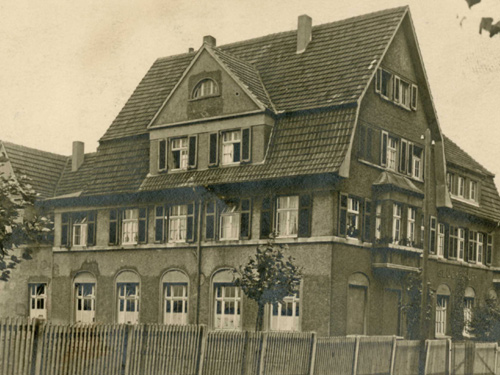Blick von Westen auf die „Bockelwegschule“, 1920er-Jahre