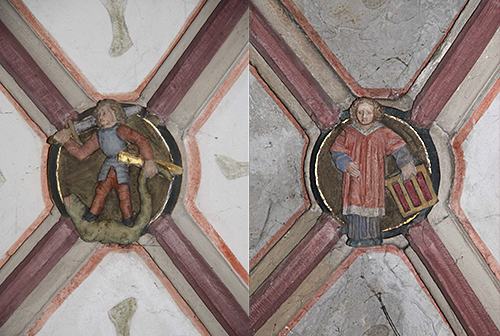 Schlusssteine im Sakristeigewölbe der Pauluskirche mit dem Relief des heiligen Georg (links) und heiligen Laurentius