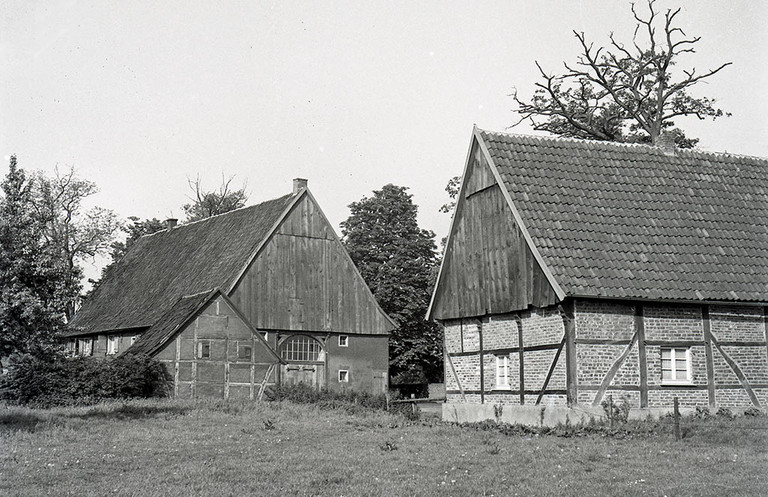 Ansicht der Hofanlage mit Haupthaus und Stall, von Norden gesehen, um 1935 Hofanlage des Hof Brockmann 1935
