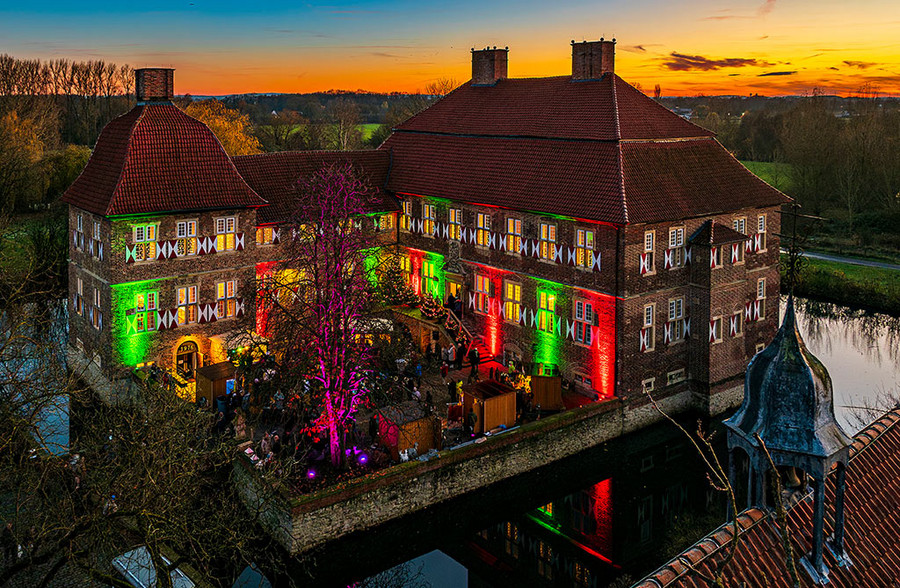 Luftaufnahme des Ambrosius Marktes in abendlicher Stimmung