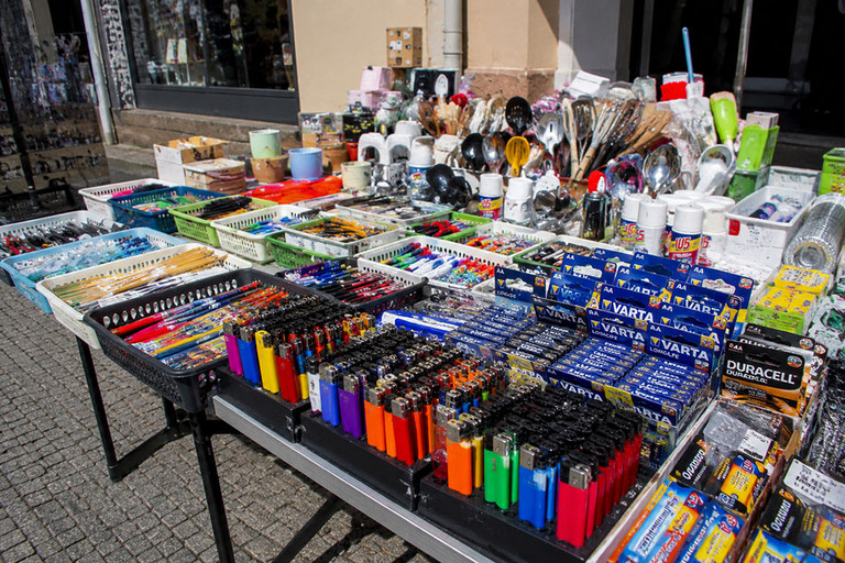 Haushaltswaren auf dem Wochenmarkt
