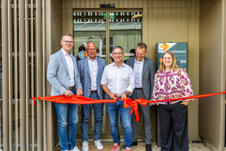 Das Fahrradparkhaus wird er&ouml;ffnet