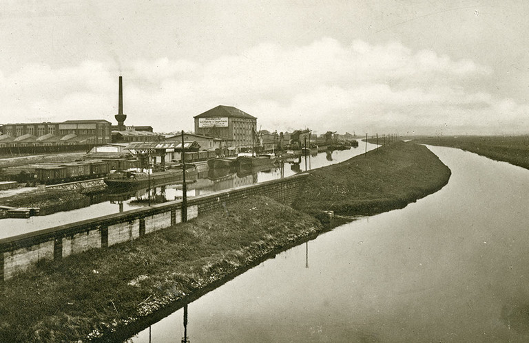 Blick auf den Hafen von der Eisenbahnbrücke nach Westen, um 1920 