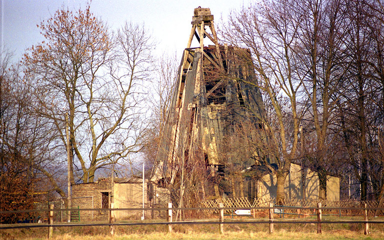 Der verfallene Solebohrturm in Werries im Jahre 2009