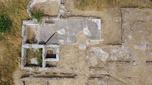 Ruinen und Mauern antiker römischer Thermen