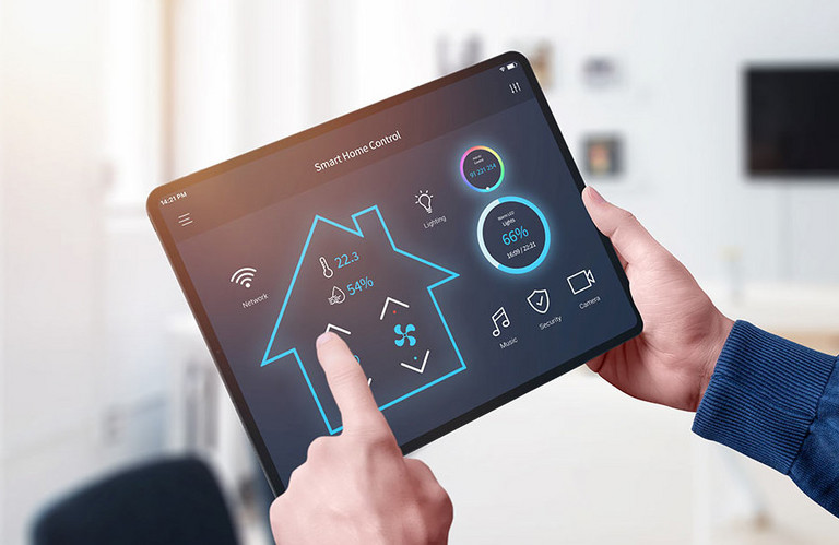 Ein Tablet mit Smart Home Einstellungen