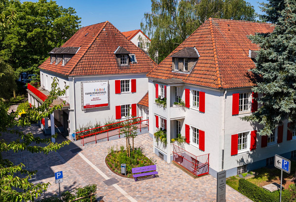 Außenansicht des Familienrathauses