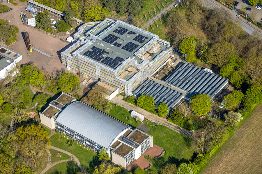 Luftbild zeigt das Freiherr-vom-Stein-Gymnasium nach der Fassadensanierung