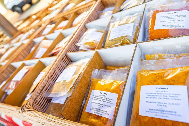 Gew&uuml;rze Stracke auf dem Wochenmarkt an der Pauluskirche | ''Gew&uuml;rze aus aller Welt''