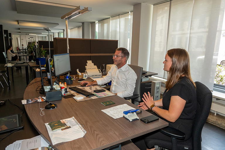 Platztausch: Ich mache mich mit dem Meldewesen vertraut.