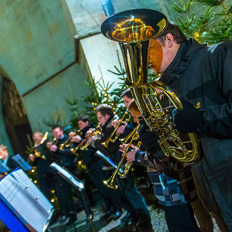 Posaunenchor auf dem Weihnachtsmarkt an der Pauluskirche