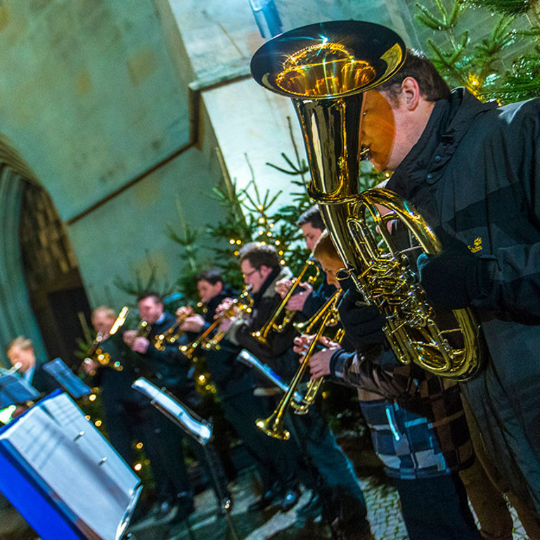 Posaunenchor auf dem Weihnachtsmarkt an der Pauluskirche