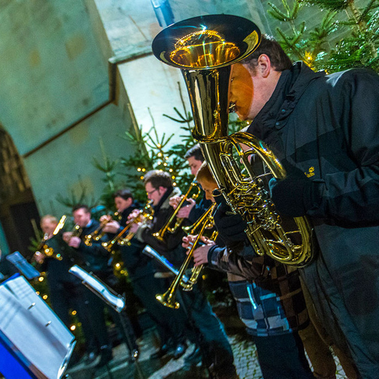 Posaunenchor auf dem Weihnachtsmarkt an der Pauluskirche