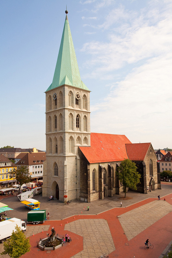 Pauluskirche-2010-002 Marktplatz und Pauluskirche