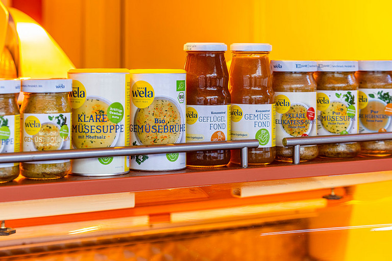 Auslage Andy's Frischmarkt (Andreas Hansel) auf dem Wochenmarkt an der Pauluskirche