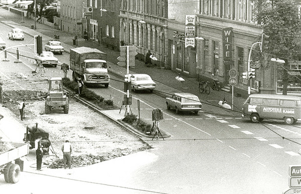 Ostenallee Ecke Heßlerstraße, Blick von der Stadtbücherei, 1972.