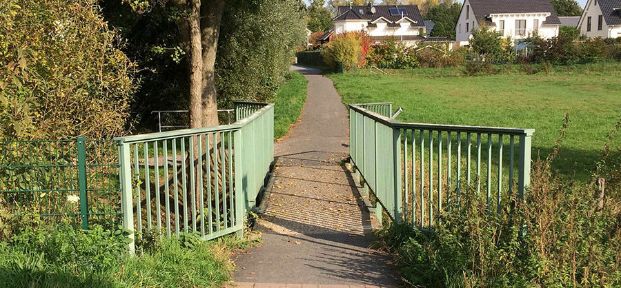 Fuß- und Radwegbrücke über die Geithe i.Z. des Blauregenweg
