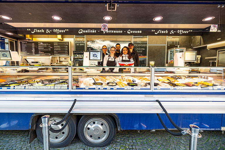 Heitze - ''Fisch geh&ouml;rt zum Leben'' auf dem Wochenmarkt an der Pauluskirche