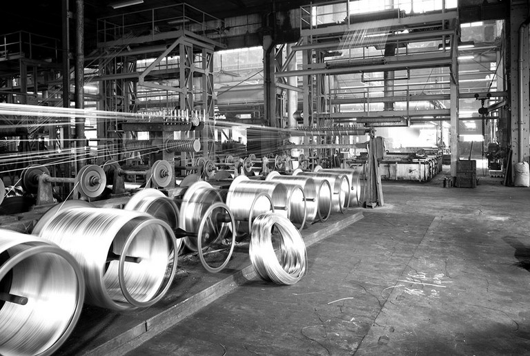 Innenansicht einer Verzinkerei, 1970er-Jahre 