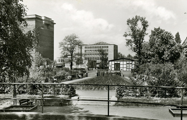 Blick von der Sedanstraße über den Südring zum Westentor
