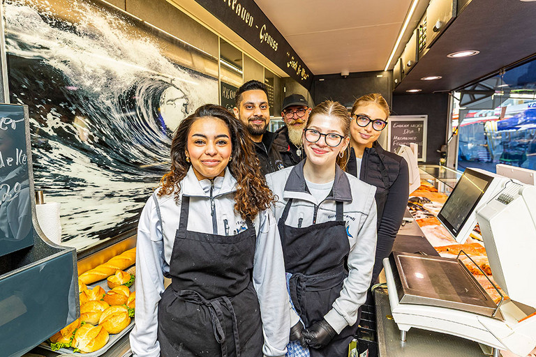 Team Heitze - ''Fisch geh&ouml;rt zum Leben'' auf dem Wochenmarkt an der Pauluskirche