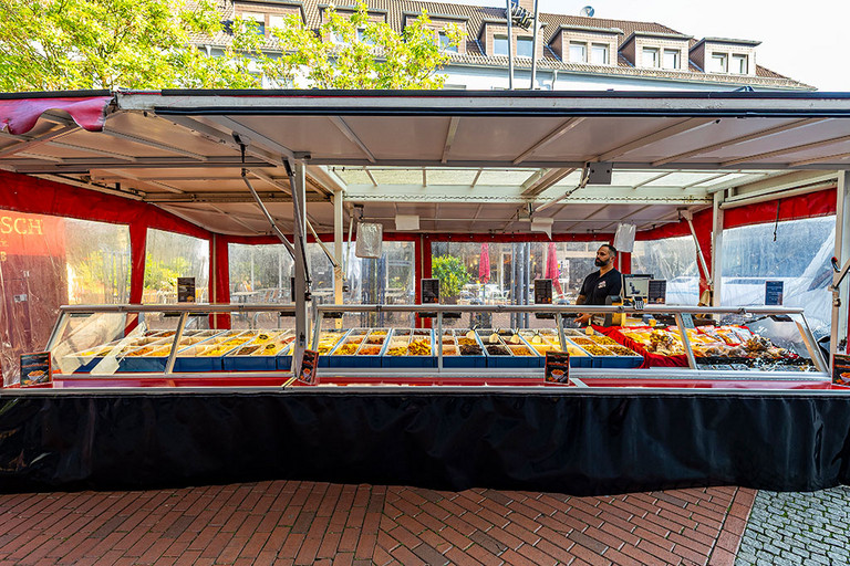 Drebelas Trockenfr&uuml;chte Handel auf dem Wochenmarkt an der Pauluskirche