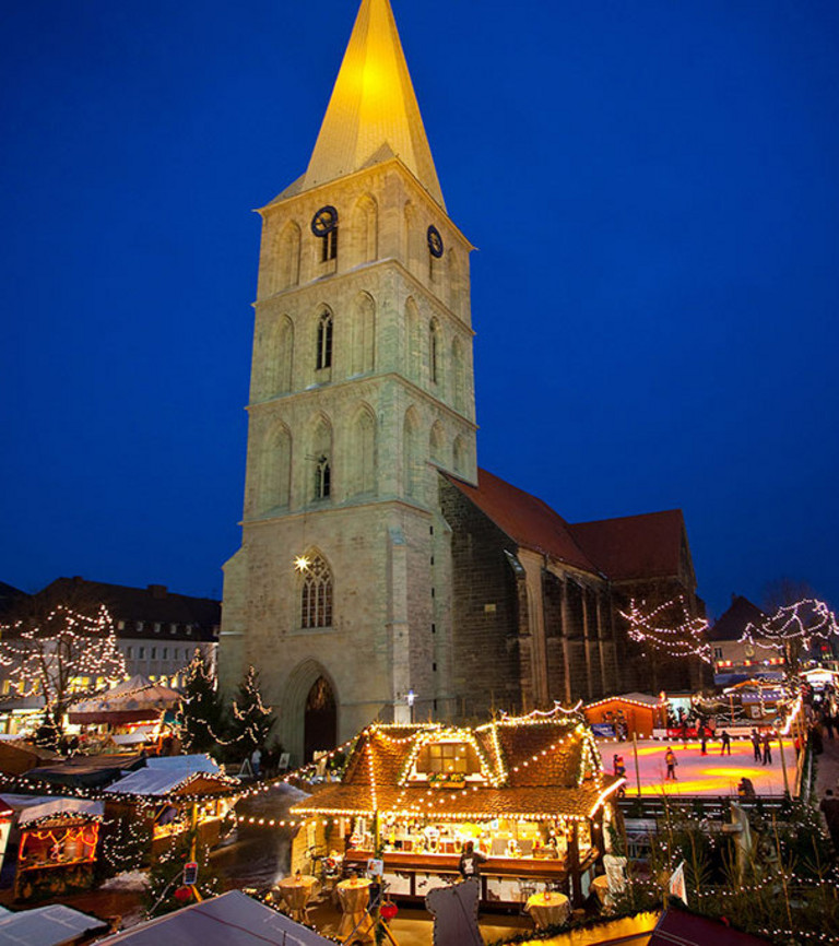 Weihnachtsmarkt an der Pauluskirche