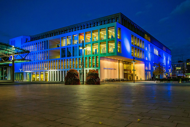 Abendaufnahme des Heinrich-von-Kleist-Forums