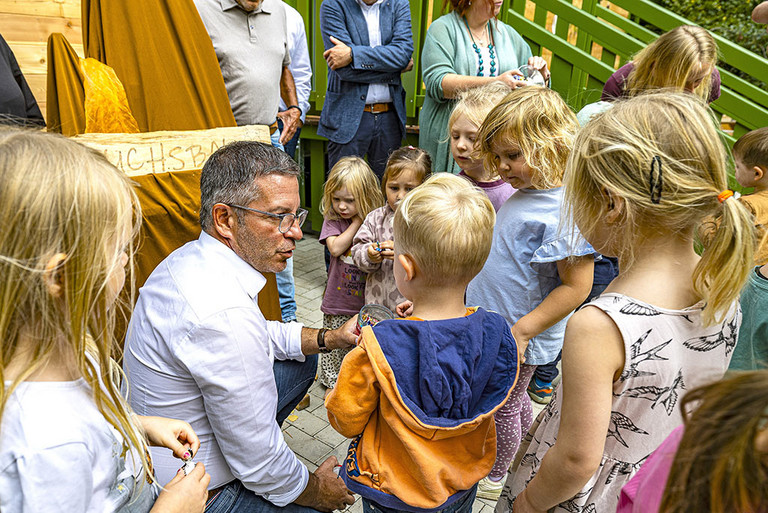 Der OB mit Kindern der Kita Sylverberg