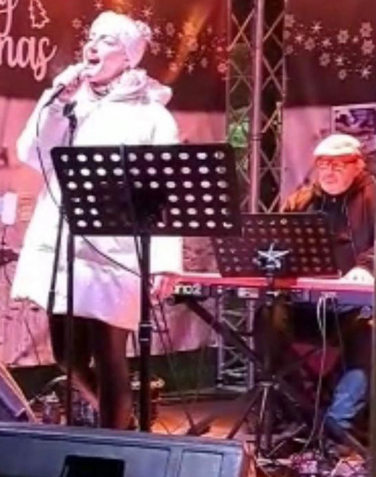 Vater-Tochter Duo Sarah (Gesang) und Roman Rabiniak (Piano)