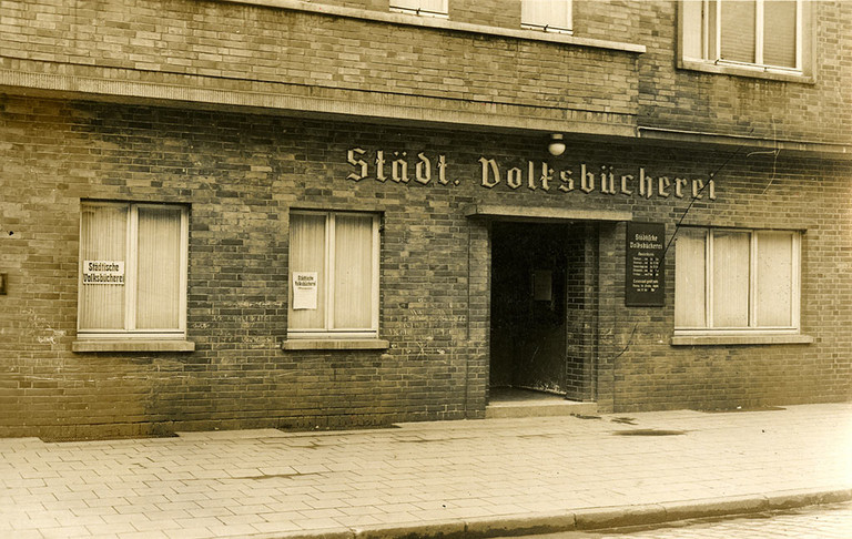 Eingangsbereich der St&auml;dtischen Volksb&uuml;cherei 1935