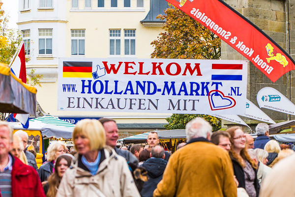 Banner mit der Aufschrift welkom www.holland-markt.nl