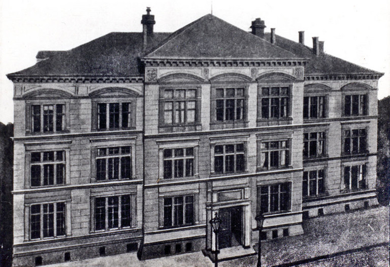 Das Geb&auml;ude des K&ouml;niglichen Gymnasiums an der Br&uuml;derstra&szlig;e, um 1900 