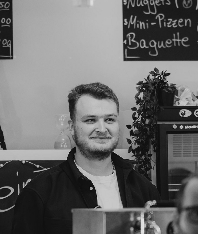 K&uuml;nstler Deniz Yilmaz