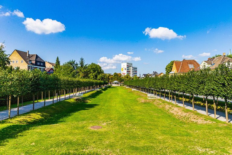 Ostring mit Blick auf Pavillon und Universahaus