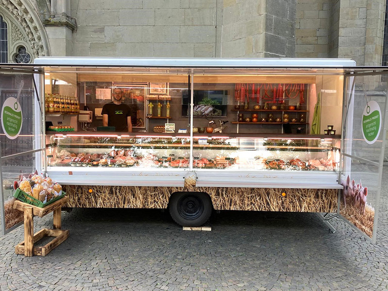 Hof Lippe-Gl&uuml;ck auf dem Wochenmarkt an der Pauluskirche