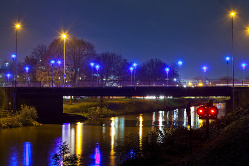 Brückenbeleuchtung "Blaue Welle"