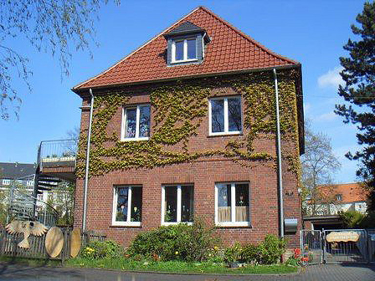 Außenansicht der städtischen Kita Villa Wolkenwunder Außenansicht der städtischen Kita Villa Wolkenwunder