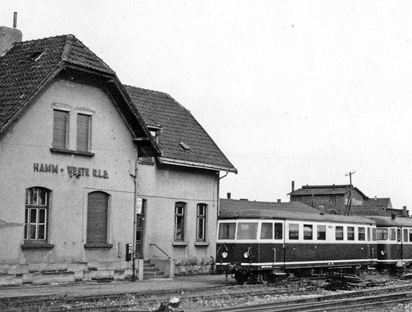 Das Empfangsgebäude des Bahnhofs Hamm (Westf.) RLE im Zustand um 1960