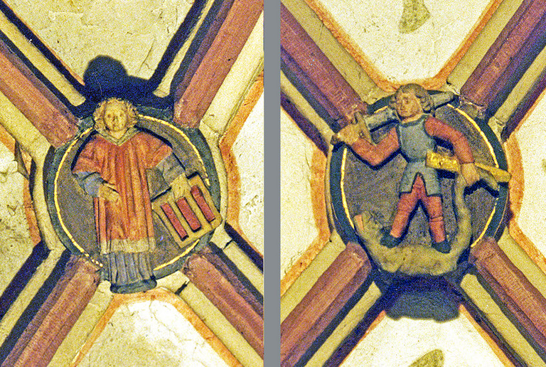 Schlusssteine im Sakristeigewölbe der Pauluskirche mit dem Relief des heiligen Georg (rechts) und heiligen Laurentius