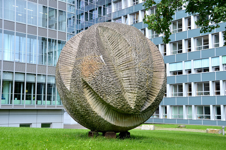 Gespaltene Erde ''Apfelsine'' von Paul Dierks